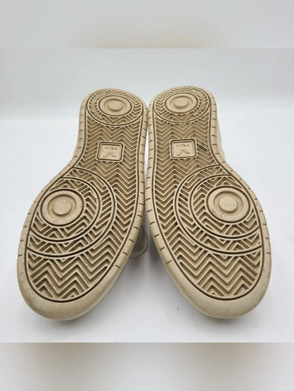 B42 Veja Shoes Womens Size 8 White Leather Low Top Sneakers Casual Court